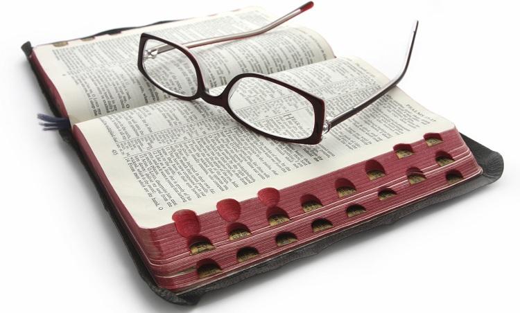 Conheça as palavras alvos de discordância da Bíblia 