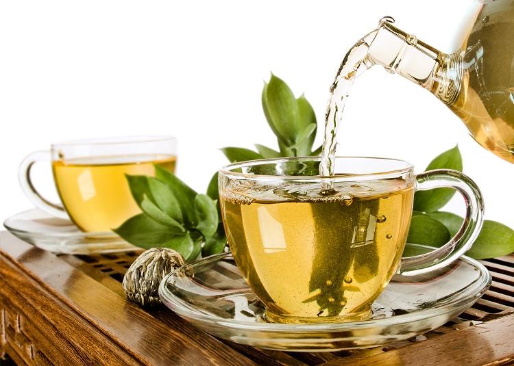 Chá verde: saiba como a erva auxilia na perda de peso 