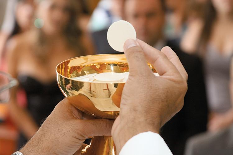 Comunhão: Entenda um dos principais rituais da Igreja Católica 