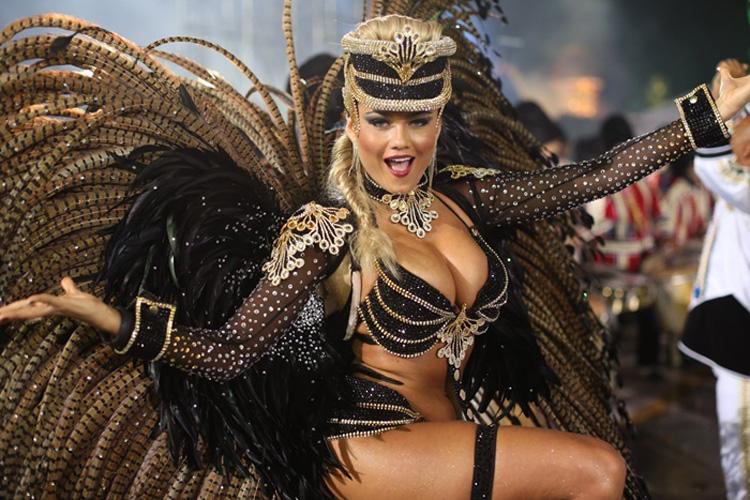 Veja fotos das Rainhas de Bateria do Carnaval 2017 em São Paulo e conheça cada uma delas. Aquecimento para a folia no portal Alto Astral :)
