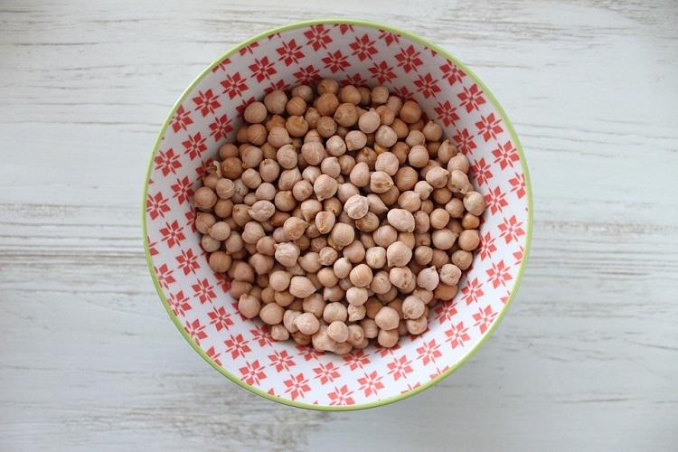 Grão-de-bico, semente de girassol, chia, linhaça e gergelim são alguns grãos e sementes ricos em benefícios para a saúde. Confira!