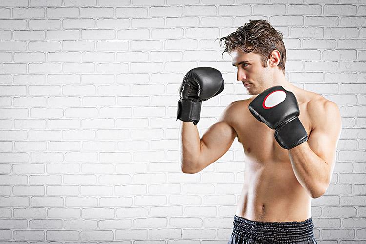 Conheça todos os benefícios do Muay Thai para o seu corpo. A arte marcial ajuda com a flexibilidade, agilidade e deixa o corpo sequinho