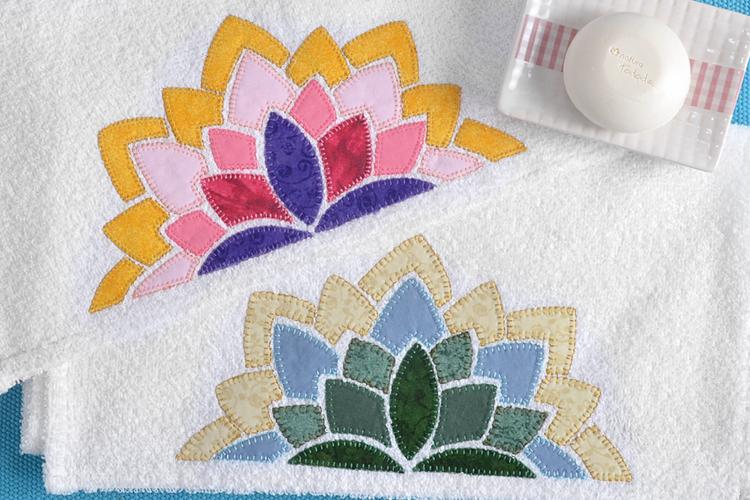 Aprenda aqui como fazer duas toalhas florais de patch apliquê, que são fáceis de fazer e ideias para uma decoração delicada de lavabo.
