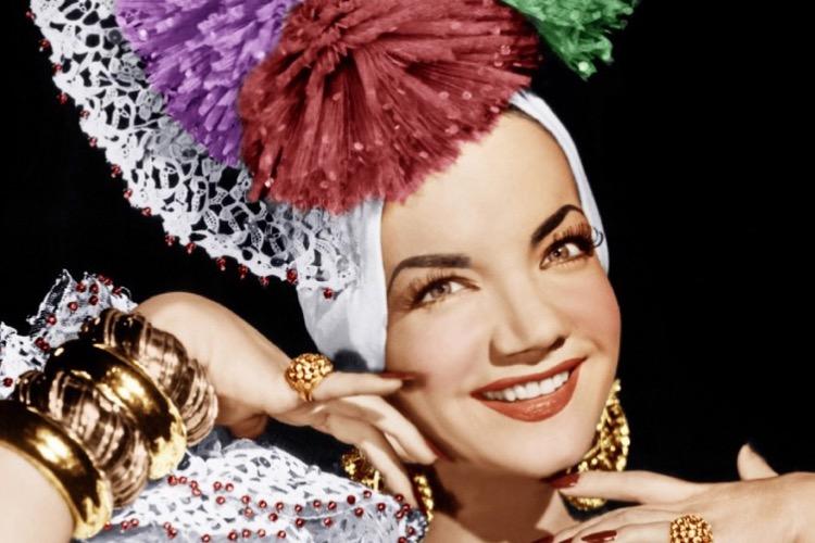 Tem personalidade que mais combina com o Carnaval do que a Carmen Miranda? Aprenda a fazer uma linda make inspirada em Carmen Miranda