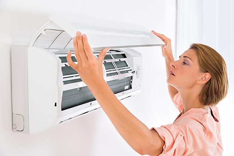 Alguns cuidados importantes precisam ser tomados em relação a limpeza e manutenção do ar-condicionado. Confira mais sobre assunto e veja o que fazer!