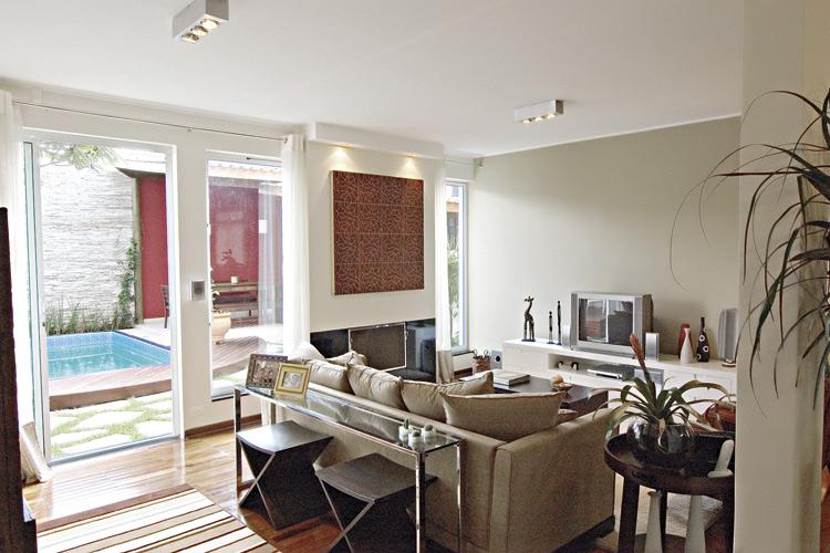 Sala com varanda: integre os dois ambientes e traga frescor para dentro! 