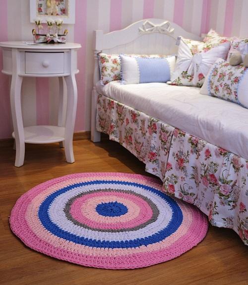 Aprenda a fazer esse lindo tapete de crochê com fio de malha! Esse material está super na moda e pode fazer você ganhar um bom dinheirinho!