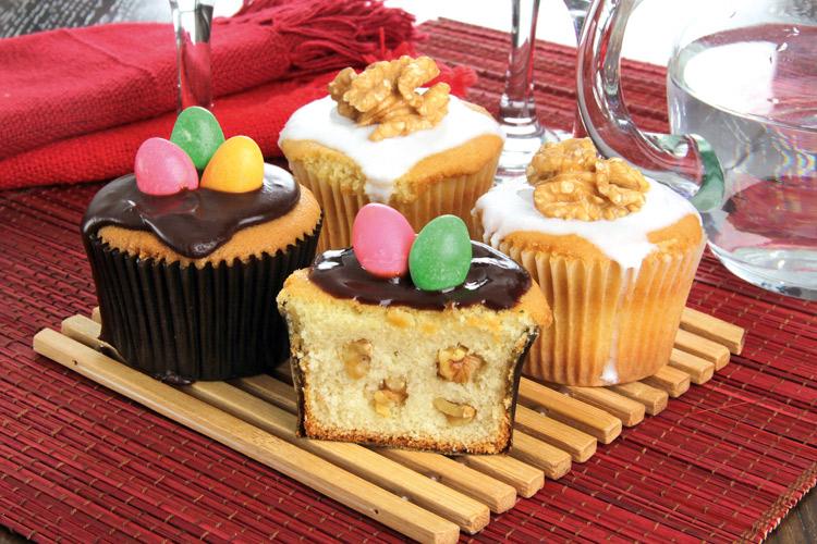 Aprenda esta receita de cupcake de colomba pascal, que além de delicioso, é muito fácil e prático de fazer e vai fazer sucesso na Páscoa!