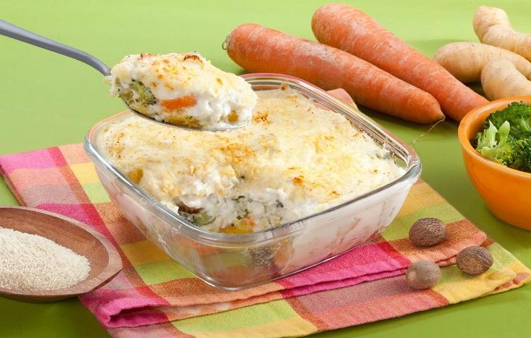 Deixe o almoço com um toque especial com uma receita deliciosa e rápida! Veja como fazer esse gratinado de legumes e queijo e agrade a todos!
