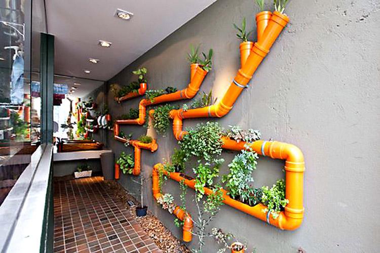 Que tal fazer um jardim vertical na sua casa? Separamos ideias baratinhas e criativas do Pinterest para você copiar. Escolha uma e mãos à obra!