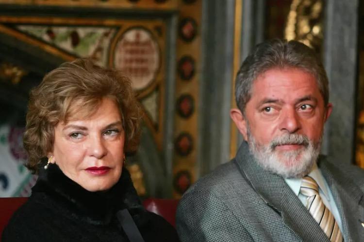 A ex-primeira dama, Marisa Letícia, internada há 10 dias; Lula confirmou falecimento pelo Facebook e autorizou doação de órgãos