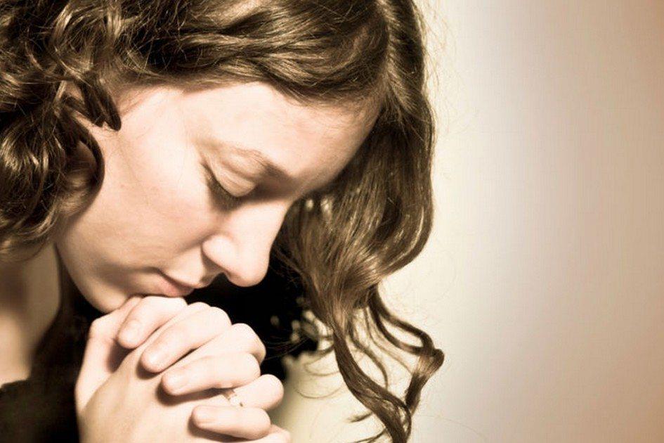 O poder da oração: saiba como rezar para zelar pelos amigos e por sua família 