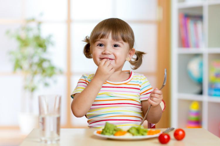 5 dicas simples para incentivar seu filho a comer melhor 