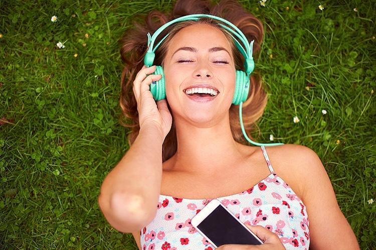 Ouvir música estimula (e muito!) o corpo e a mente 