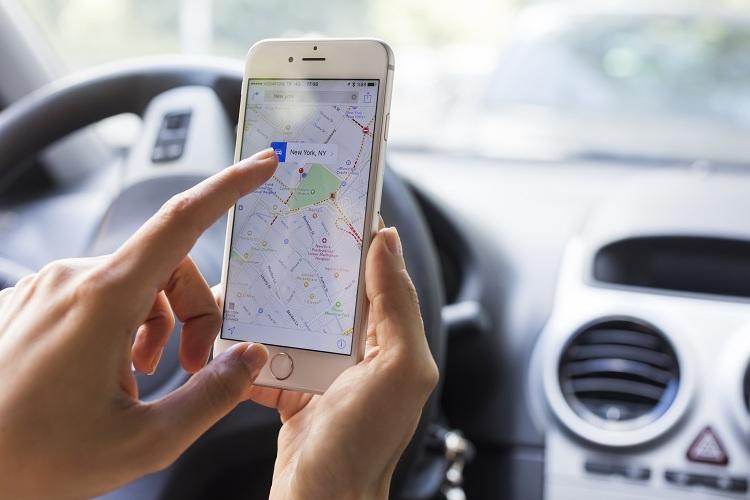 Os dispositivos com sistema iOS possuem um aplicativo de localização próprio, o Mapas. Confira como usar a navegação GPS em seu iPhone e iPad!