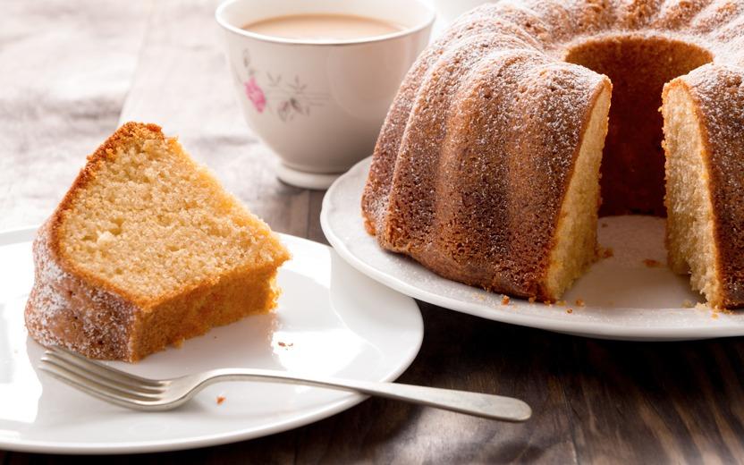 Que tal juntar a família inteira para saborear essas receitas? Saiba como fazer 6 sugestões de bolos para o café da tarde e aproveite!