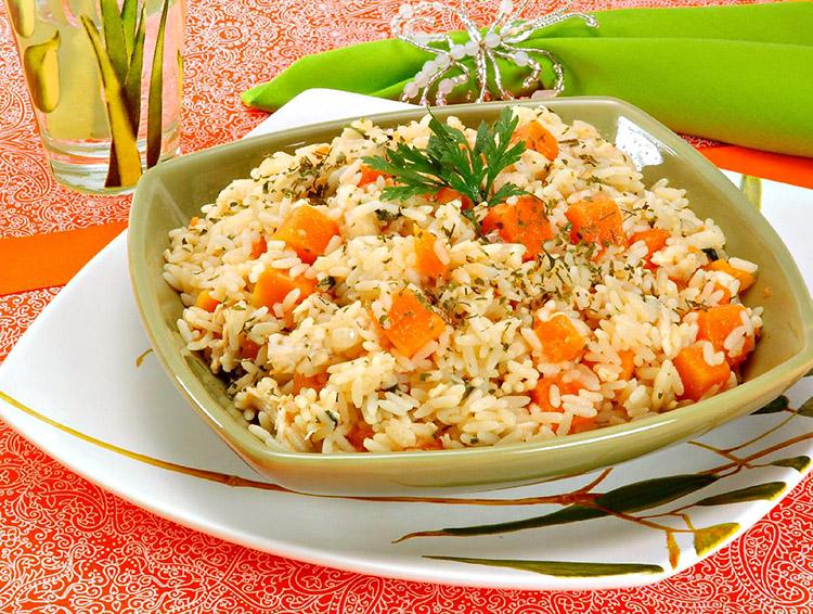 Se você já está enjoado do tradicional arroz com feijão de todos os dias, que tal fazer um risoto de abóbora com frango? Veja a receita e faça hoje mesmo!