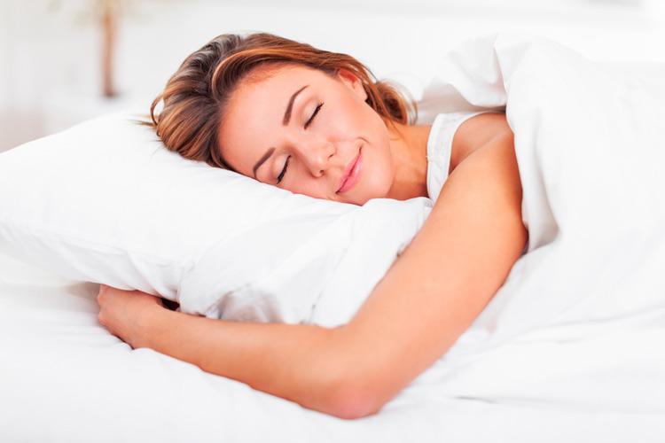 Uma noite mal dormida, dentre muitos problemas, pode te atrapalhar a emagrecer. Confira os benefícios do sono reparador e coloque-o em prática hoje mesmo!