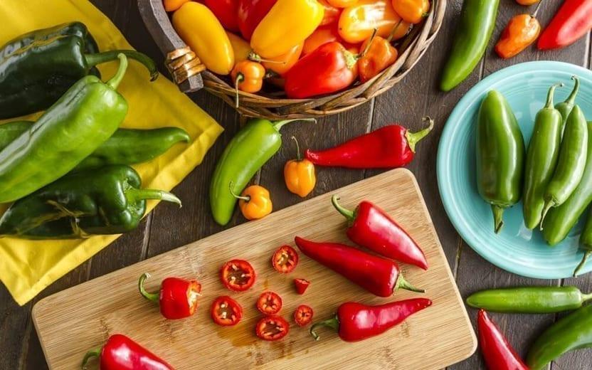 Conheça os diferentes tipos de pimentas e saiba como utilizá-las 