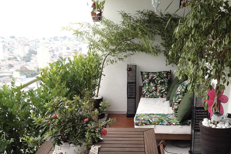 Sacadas verdes: jardins e cercas vivas deixam a varanda mais linda! 