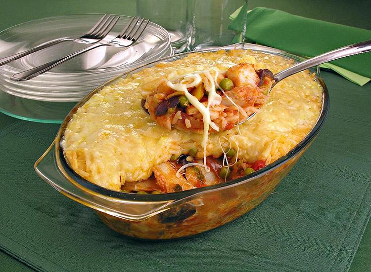 O arroz de forno com bacalhau é um prato delicioso e que consegue agradar toda sua família ou convidados! Faça e delicie-se!