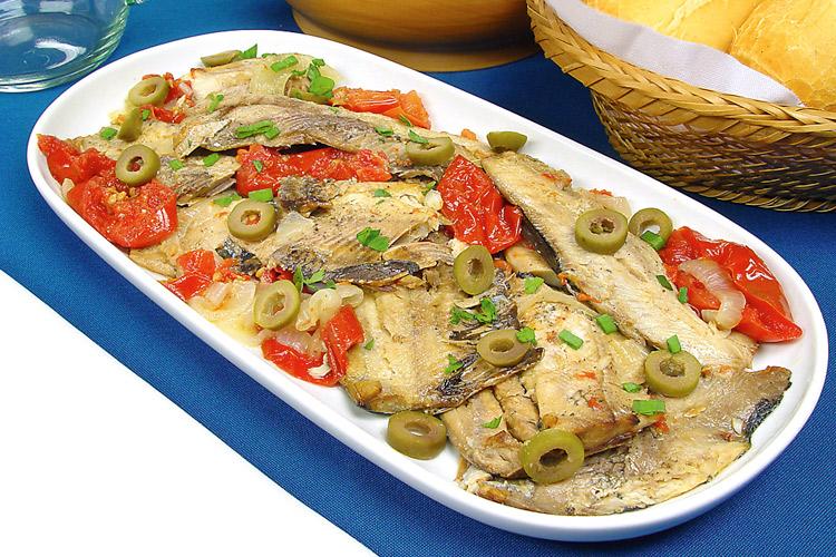 Confira esta receita super chique de Escabeche de sardinha com legumes variados! O gosto fica incrível! Faça em casa e experimente!