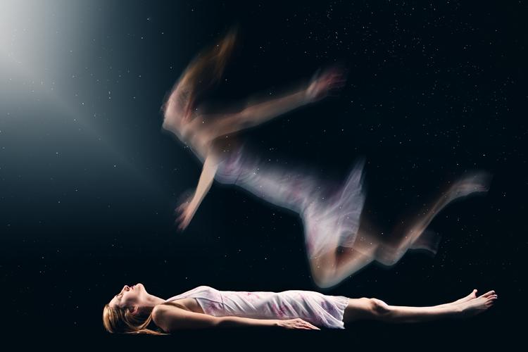Quando dormimos, nosso espírito pode ou não sair de nosso corpo? Afinal, para onde vamos quando dormimos? Entenda esse fato na visão do Espiritismo!