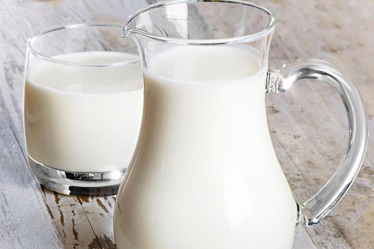 Achocolatados, alimentos processados e até temperos prontos poder ser um problema para quem sofre com alergia à proteína do leite. Entenda!