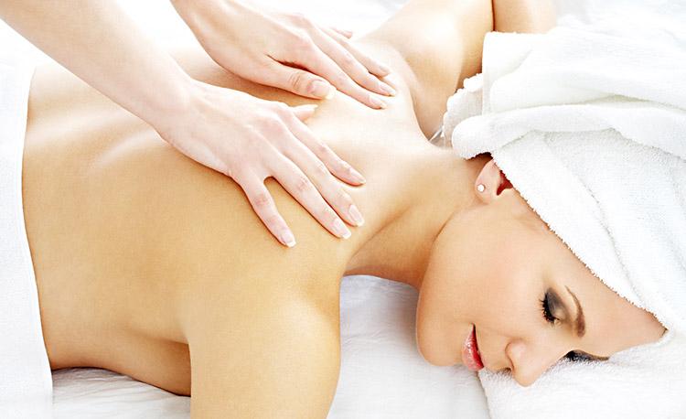 Massagem modeladora: com ajuda das mãos, é possível esculpir o corpo! 