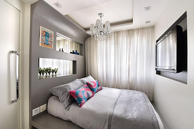 A designer de interiores Adriana Fontana projetou um quarto pequeno para uma jovem que buscava por aconchego e sofisticação no ambiente