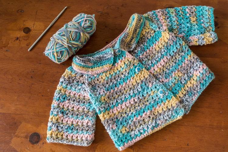 Confira as dicas para manusear corretamente as roupas de bebê feitas em crochê. A ideia é mantê-las limpinhas sem estragar o formato, encolher ou desfiar