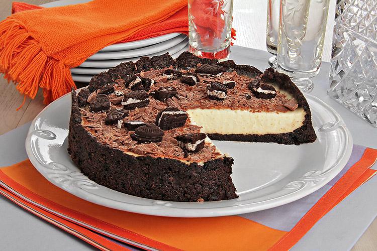 Aprenda esta receita de Torta de biscoito com creme de baunilha, que além de deliciosa, é muito fácil e prática de fazer e todos vão adorar!