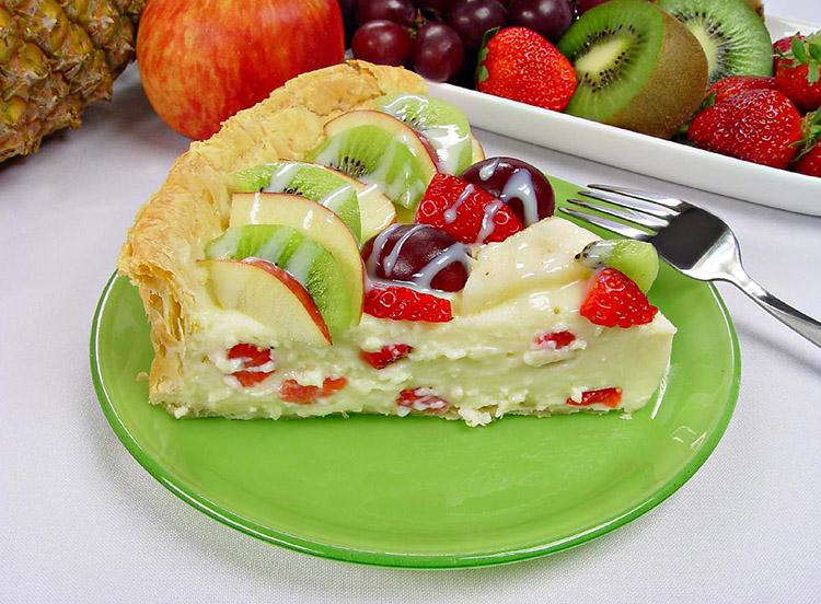 Quem não adora uma sobremesa ao final da refeição, não é mesmo? Faça a torta folhada de frutas para servir para a família ou amigos! Eles vão adorar!
