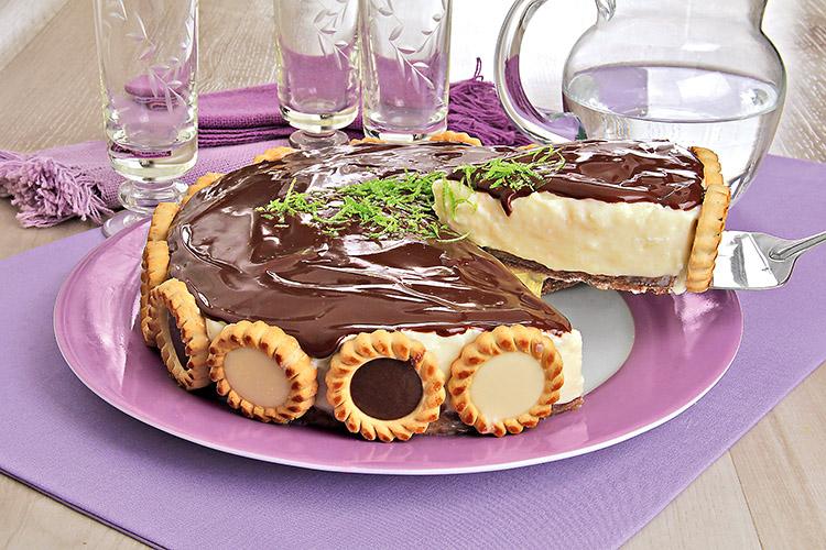 Aprenda esta receita de Torta holandesa de limão com chocolate, que além de ficar uma delícia, é muito fácil de fazer para a sobremesa do fim de semana!