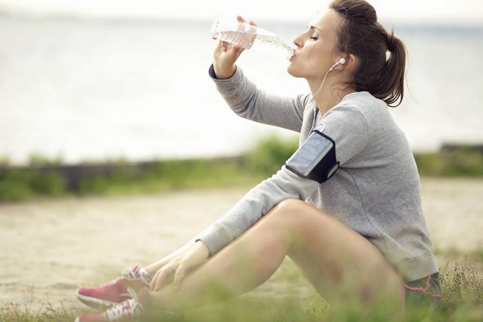 4 benefícios da hidratação que ajudam a melhorar seu desempenho na corrida 