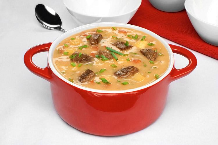 Quem não gosta de preparar uma sopa maravilhosa para se deliciar com a família? Este Caldo de costela com mandioca é simplesmente imperdível!