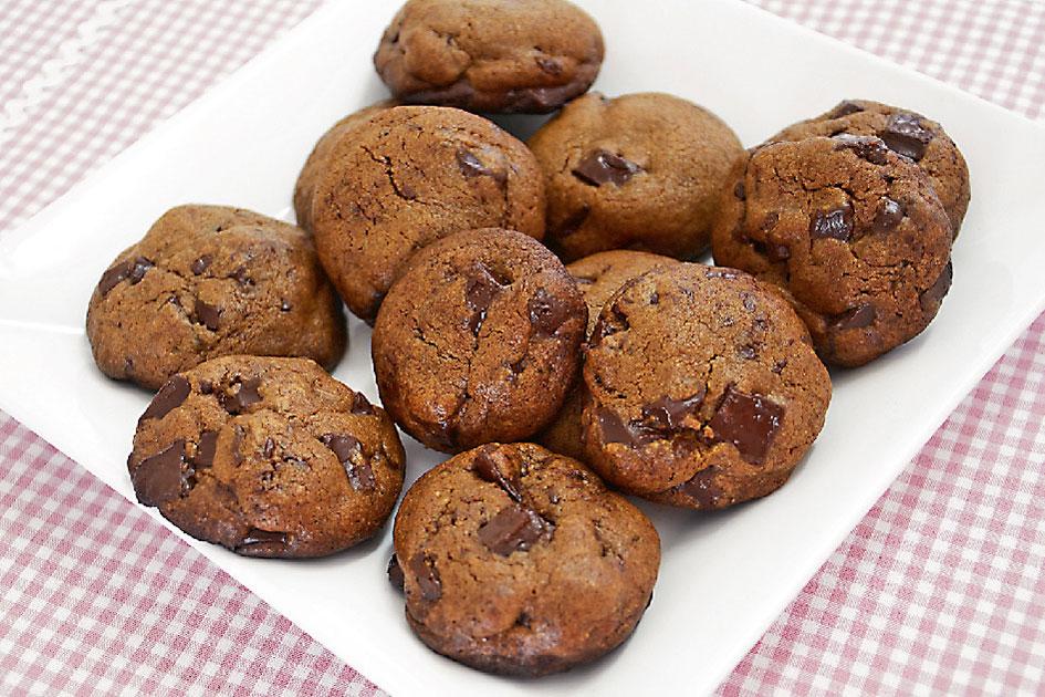 Esta receita de cookies de chocolate para vender é fácil de fazer, rende bastante e vai ser sucesso em suas encomendas. Confira o preparo já!