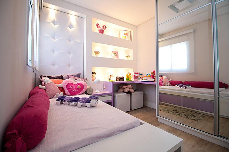 Que tal decorar o dormitório de sua filha com tudo o que ela sempre sonhou? Isso é possível! Confira um projeto de quarto pequeno para você se inspirar!