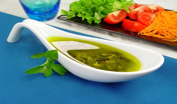 3 molhos saudáveis e saborosos para enriquecer sua salada 