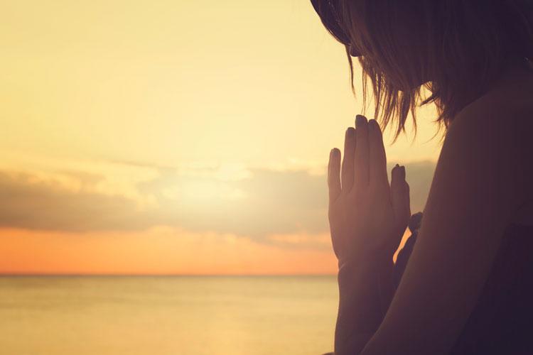 O poder do Pai-Nosso: entenda cada parte da oração e receba graças 