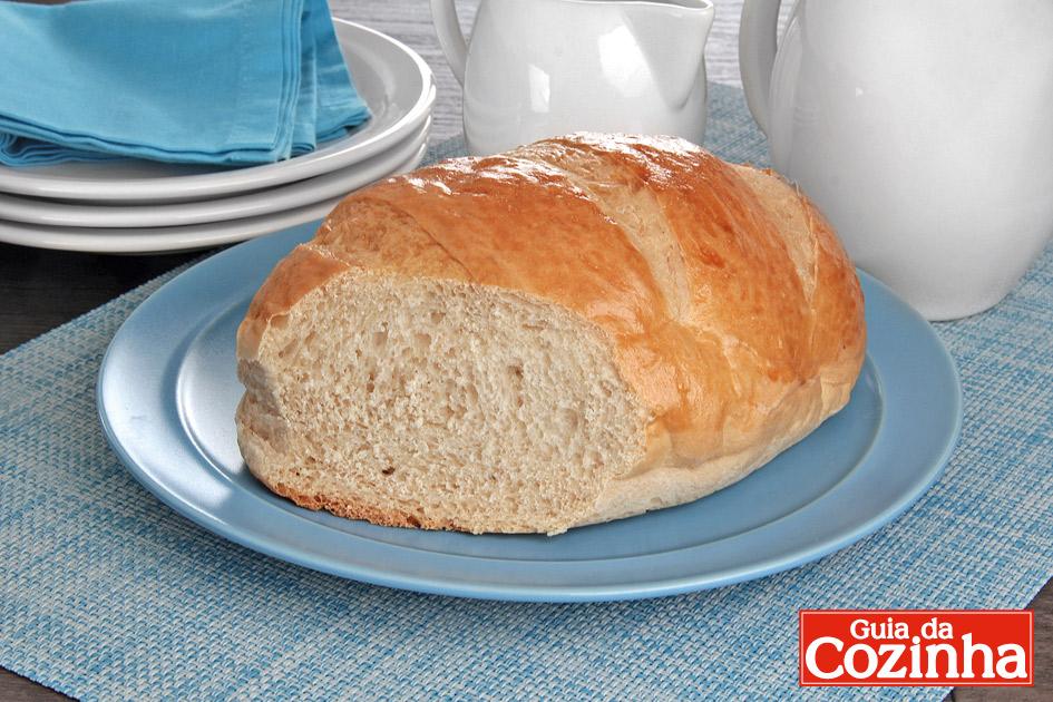 Aprenda esta receita de pão caseiro de liquidificador, que fica uma delícia e é muito prática e fácil de fazer para toda família em um lanche da tarde!