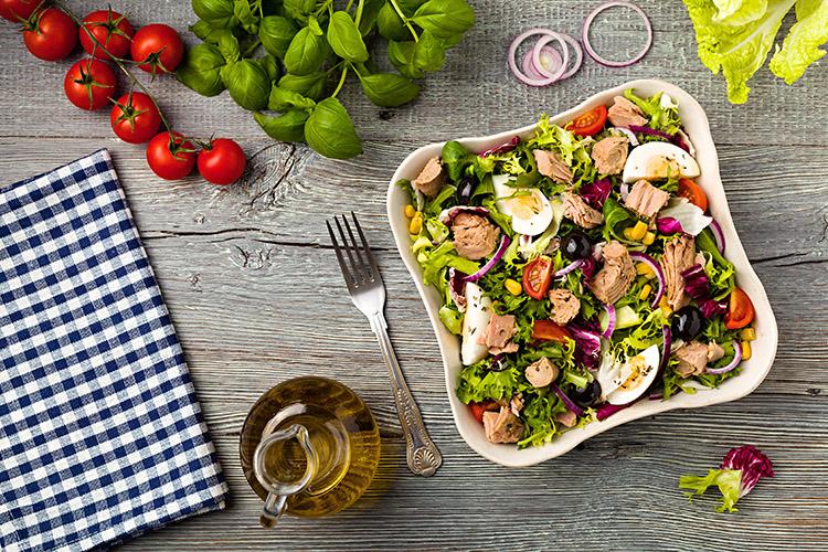 Saladas na dieta: 5 motivos para incluir esse prato colorido no cardápio! 