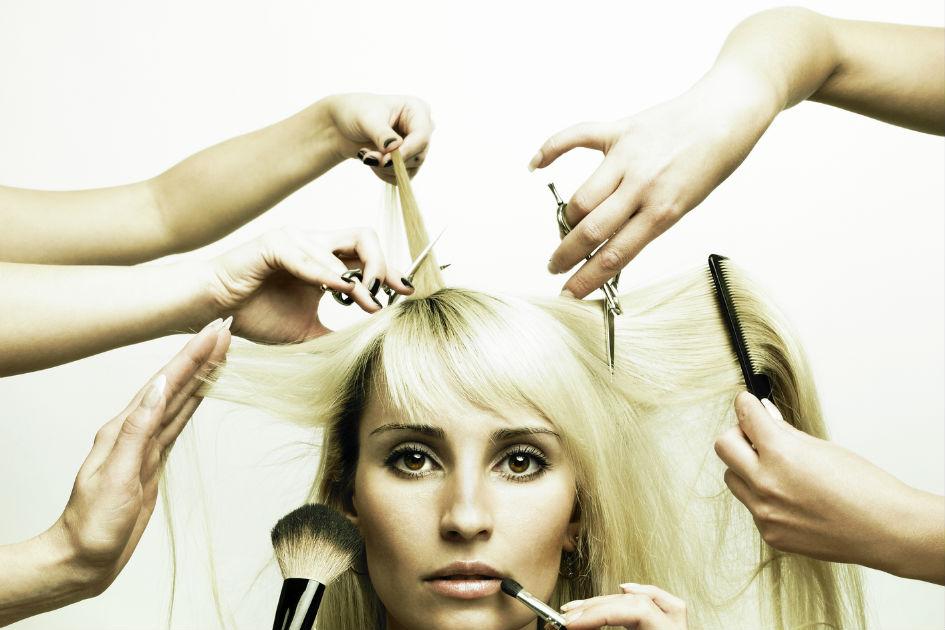 Tesoura ou navalha: saiba qual a ferramenta ideal para o seu tipo cabelo 