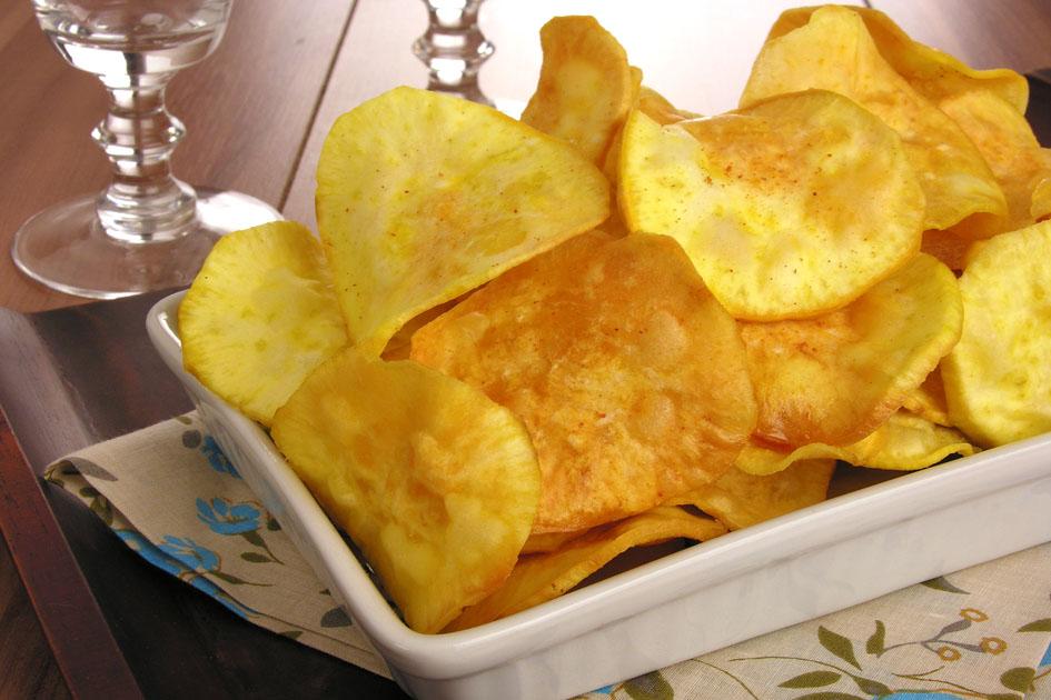 A batata-doce pode ser cozida, assada, ensopada e servida como chips. As formas de preparo são importantes para garantir sabor ao prato