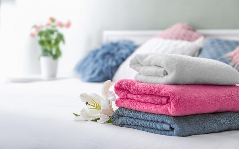 Conheça a forma correta de lavar toalha de banho para eliminar bactérias 