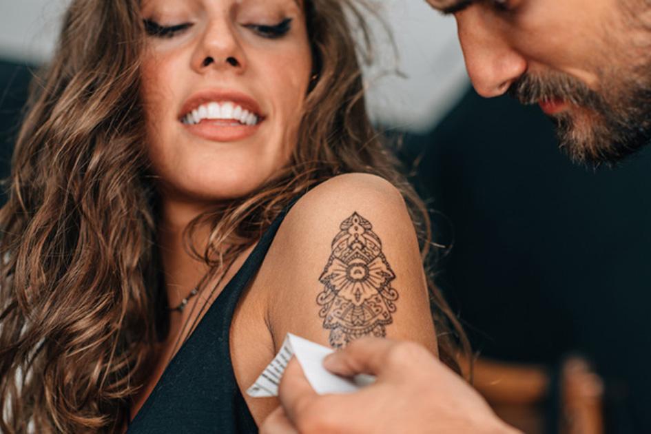 Tatuagens temporárias: ideias e diferentes técnicas dessa tendência 