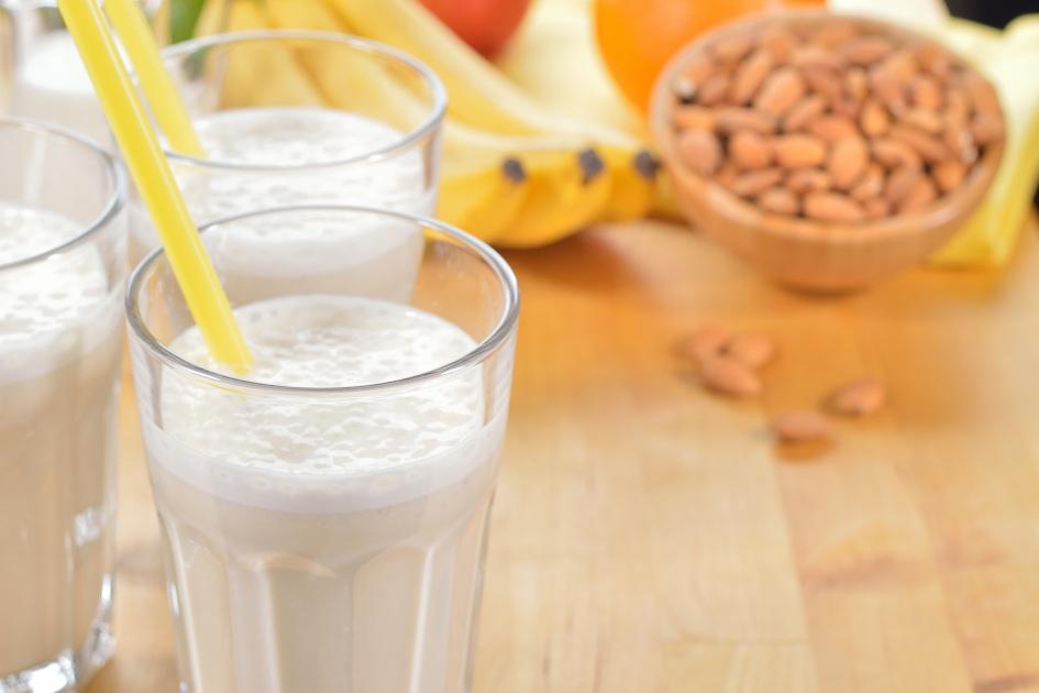 Saiba como combater a osteoporose com o leite e a banana 
