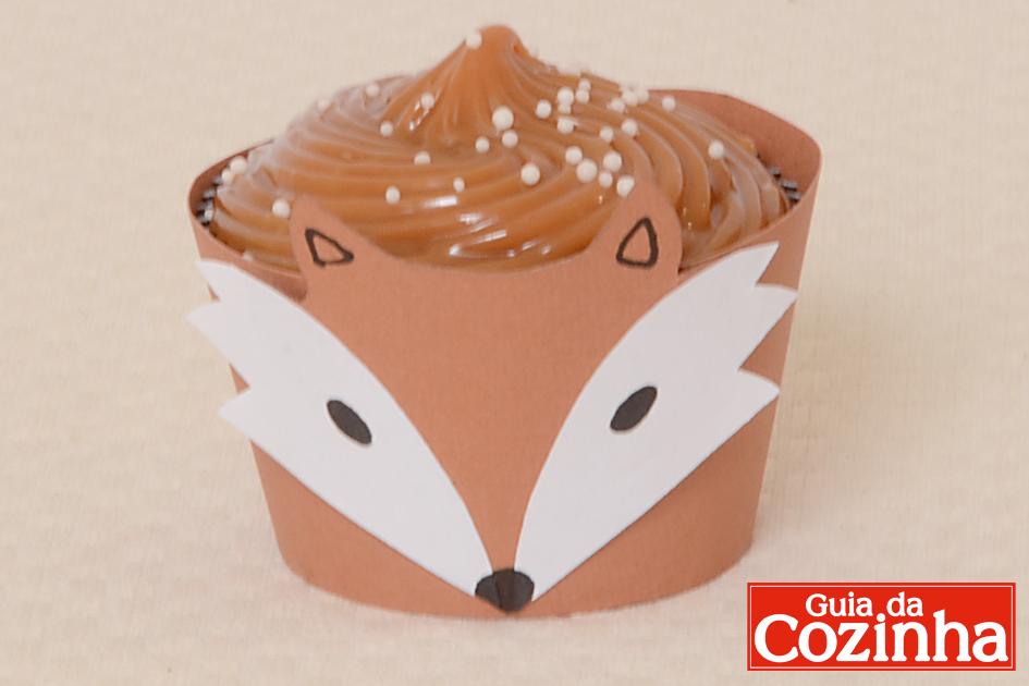 Prepare para as festinhas infantis esse delicioso cupcake de caramelo. É fácil de fazer e vem com o molde para o wrap de raposinha.