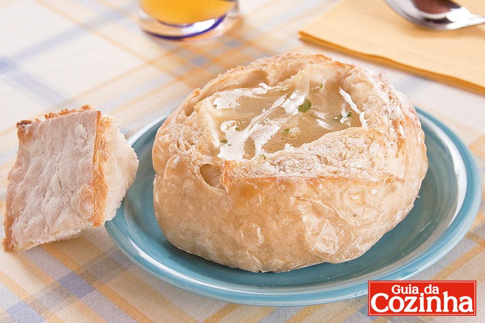 Confira esta Sopa de cebola no pão italiano! Com o Catupiry® fica muito cremosa! Faça em casa hoje mesmo e aguarde os elogios!