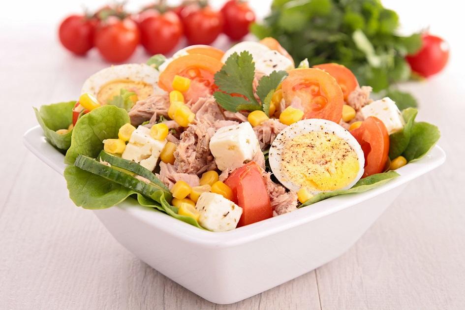 Quer emagrecer e não sabe por onde começar? Inclua salada na dieta e sinta a diferença na balança e também no funcionamento do seu organismo
